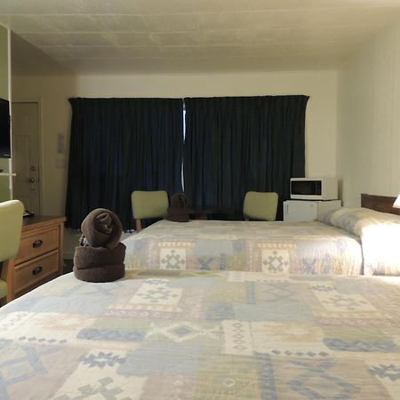 100 Mile Motel & Rv Park 100 Mile House 객실 사진