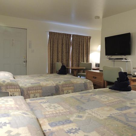100 Mile Motel & Rv Park 100 Mile House 객실 사진