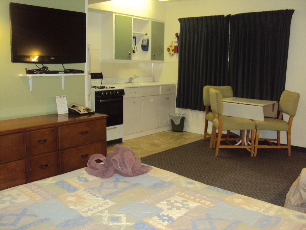 100 Mile Motel & Rv Park 100 Mile House 외부 사진