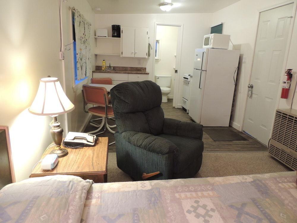 100 Mile Motel & Rv Park 100 Mile House 외부 사진