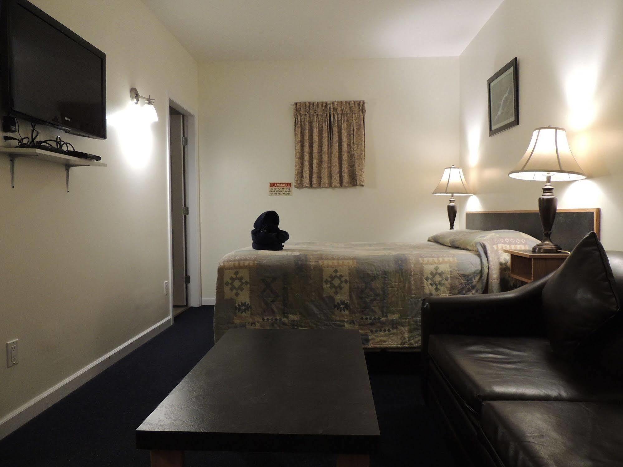 100 Mile Motel & Rv Park 100 Mile House 외부 사진