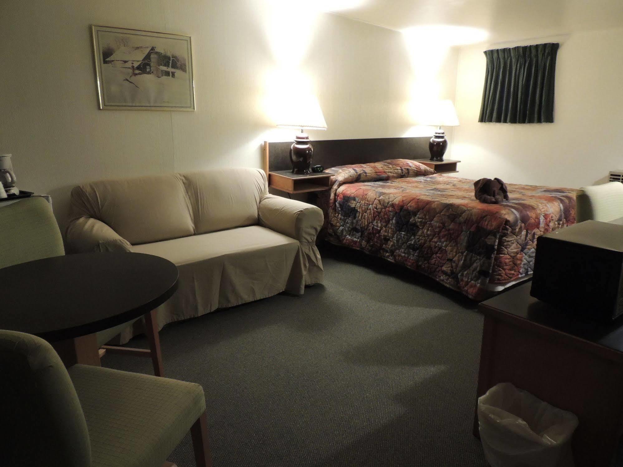 100 Mile Motel & Rv Park 100 Mile House 외부 사진