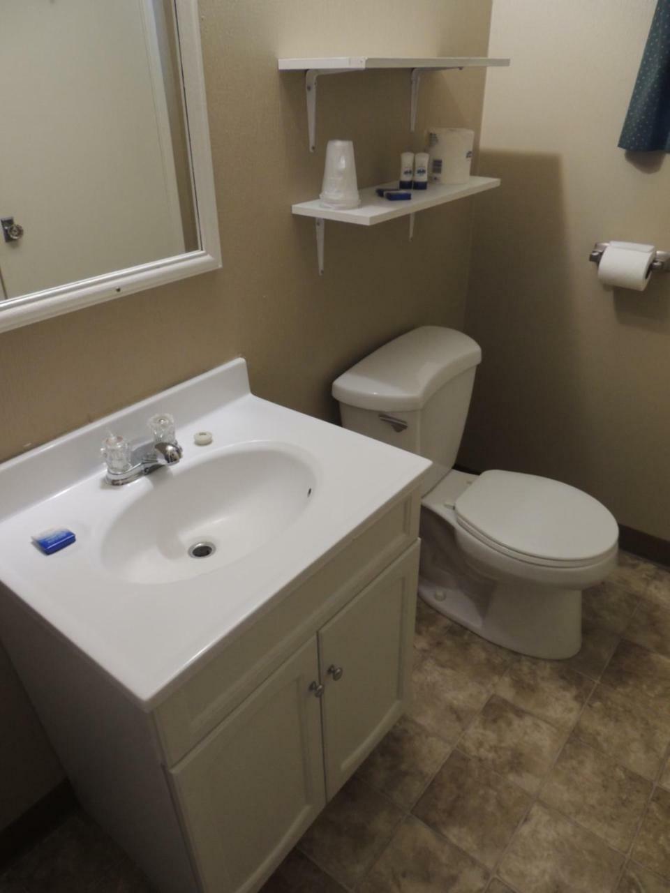 100 Mile Motel & Rv Park 100 Mile House 외부 사진