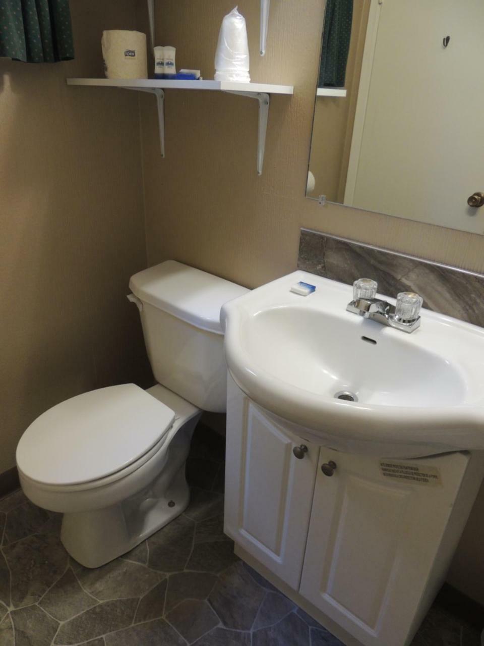 100 Mile Motel & Rv Park 100 Mile House 외부 사진