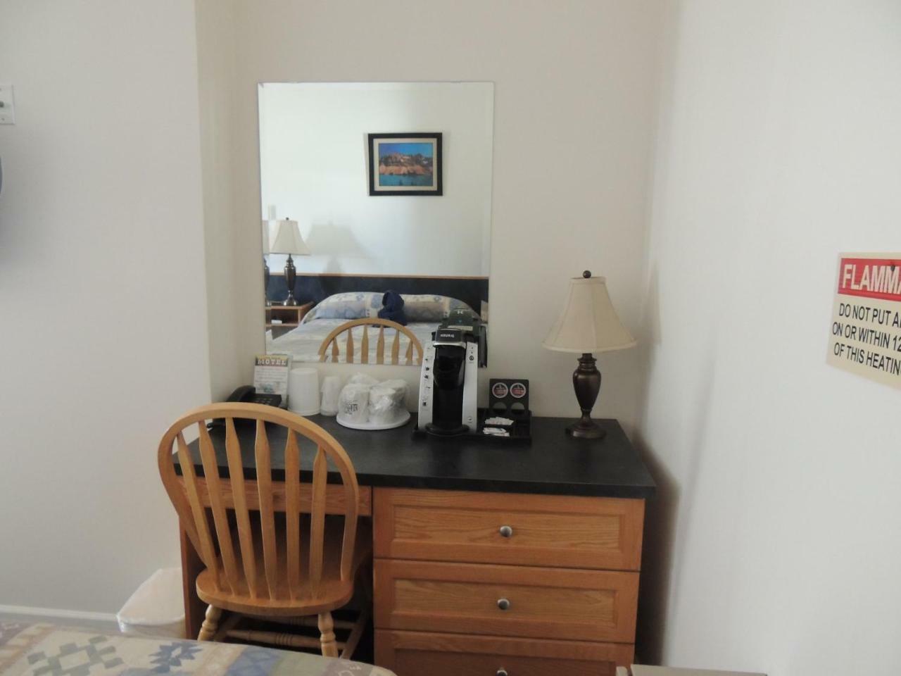100 Mile Motel & Rv Park 100 Mile House 외부 사진