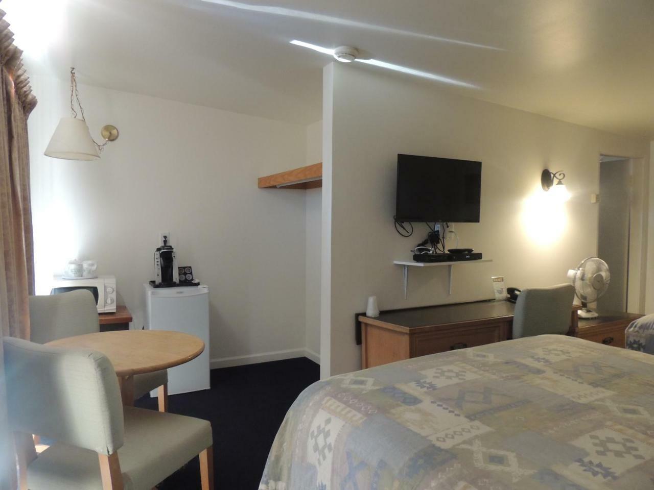 100 Mile Motel & Rv Park 100 Mile House 외부 사진