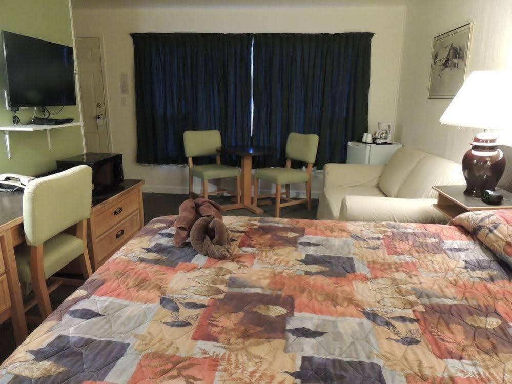 100 Mile Motel & Rv Park 100 Mile House 외부 사진